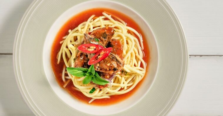 macarrão com sardinha