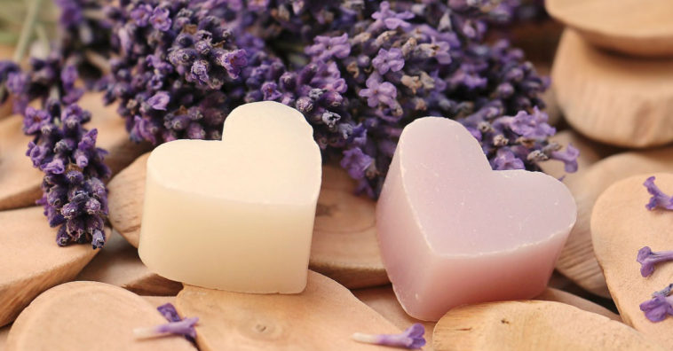 como fazer sabão na garrafa PET