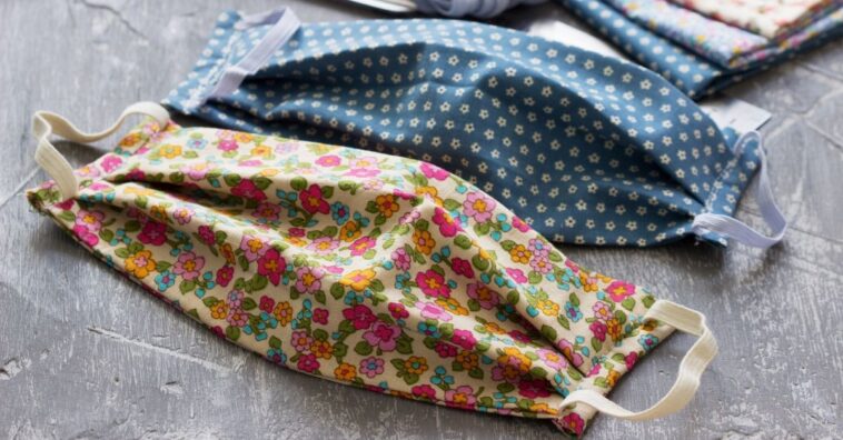 como lavar máscara de tecido