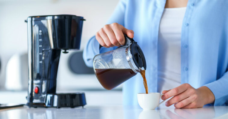 como limpar cafeteira elétrica