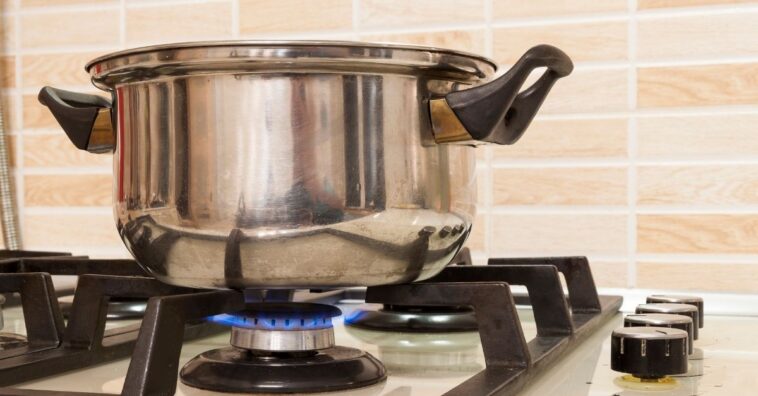 como limpar panela que ficou preta