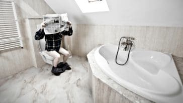 ficar muito tempo sentado no vaso sanitário