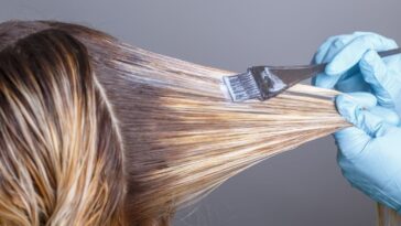 como pintar o cabelo em casa sozinha