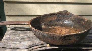 como salvar uma frigideira de ferro fundido