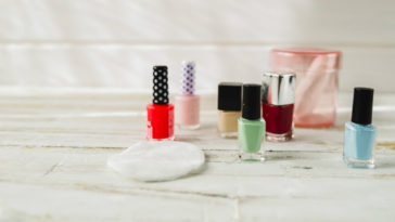 como ter unhas dos pes decoradas com joias