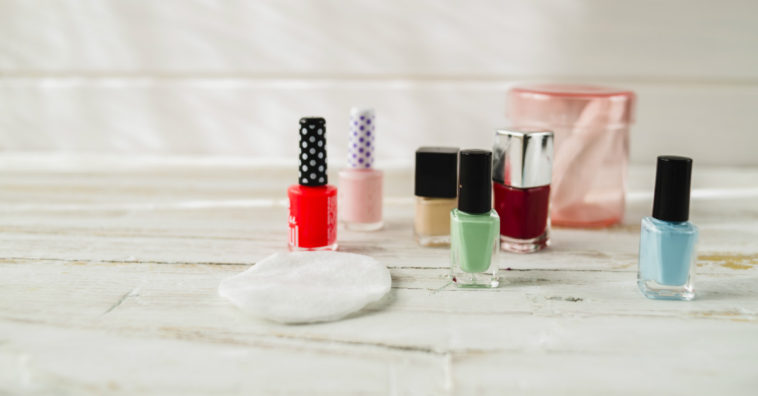 como ter unhas dos pes decoradas com joias