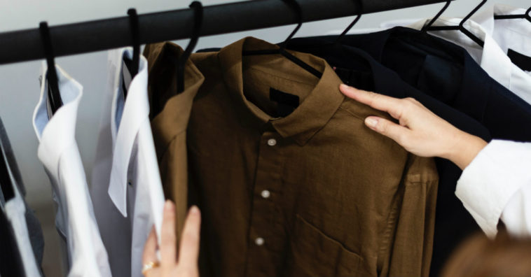 como tirar bolor de roupa