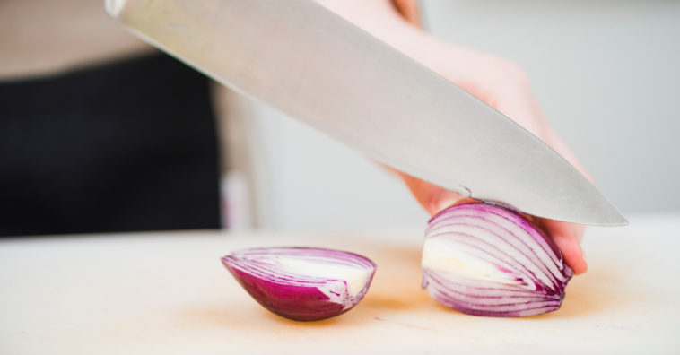 tirar cheiro de cebola da mão