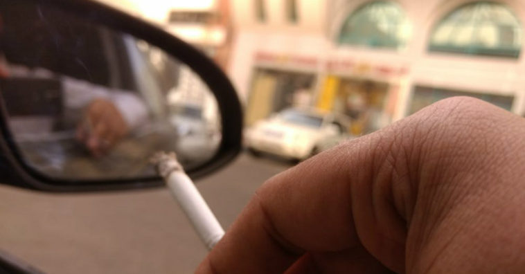 tirar cheiro de cigarro do carro