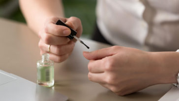 tirar esmalte sem acetona