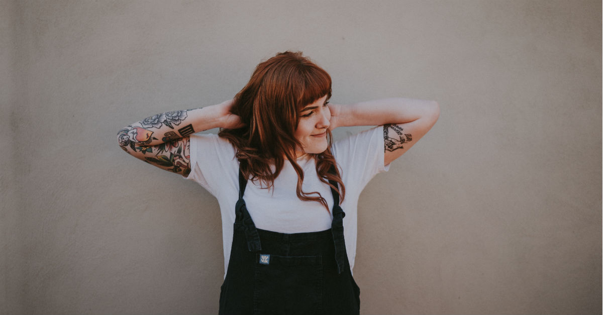 como remover manchas amarelas das axilas de camisas