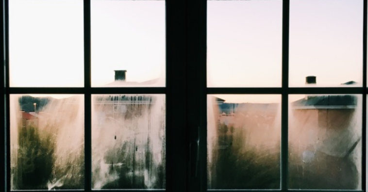 tirar manchas de água do vidro