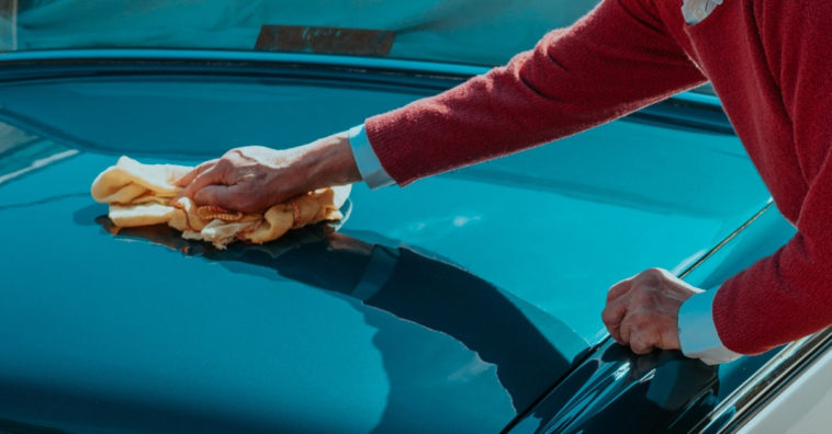 tirar risco de carro