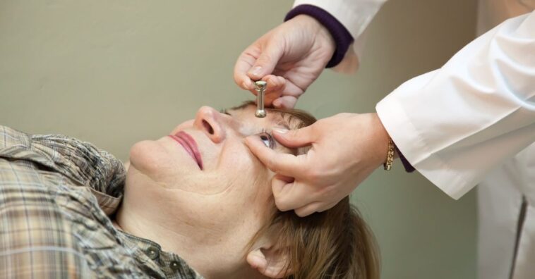 conhecer doenças com sintomas nos olhos