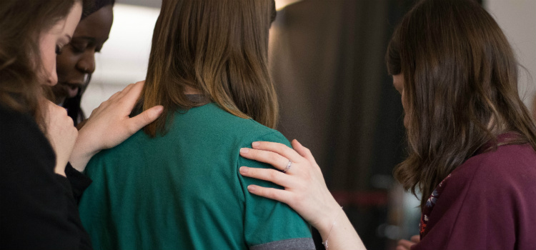 conhecer pessoas religião