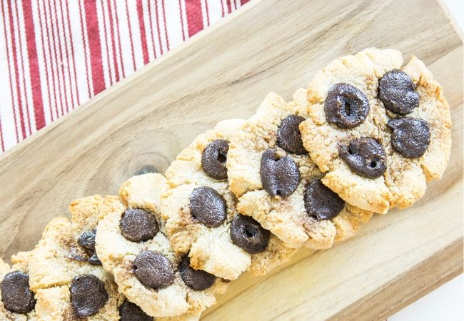 cookies com gotas de chocolate de amêndoas low carb