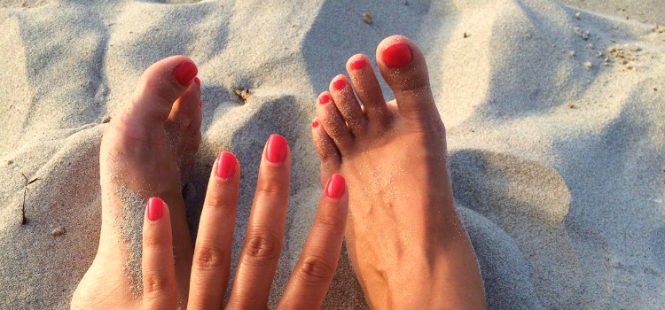 cores de esmalte para unhas dos pes vermelho