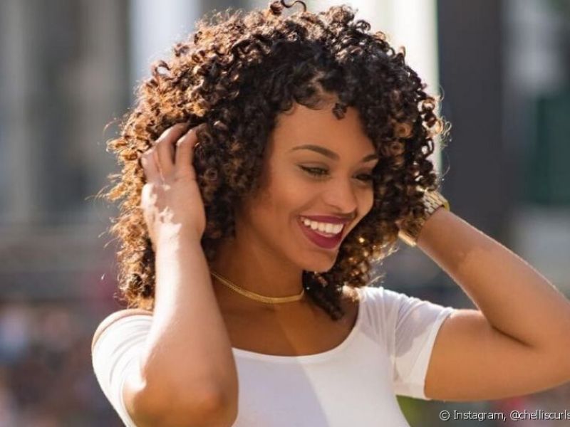 modelo cabelo médio menos volume