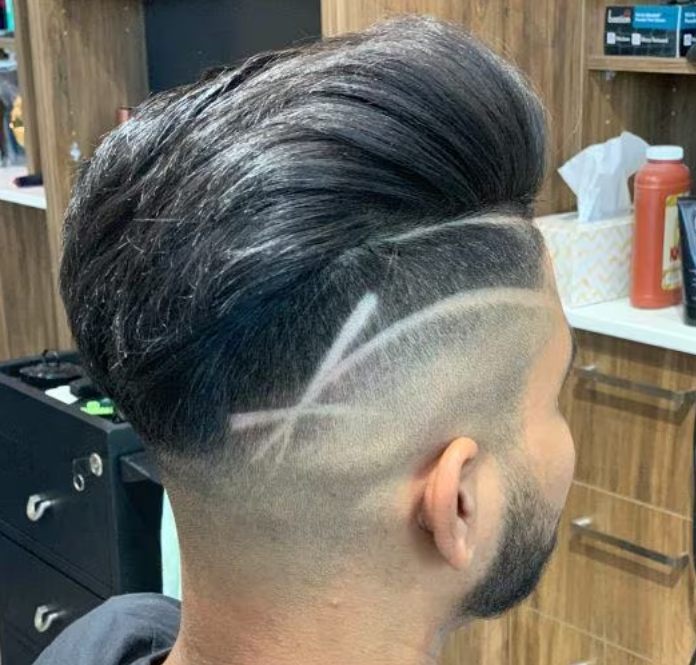 corte em V masculino com risco