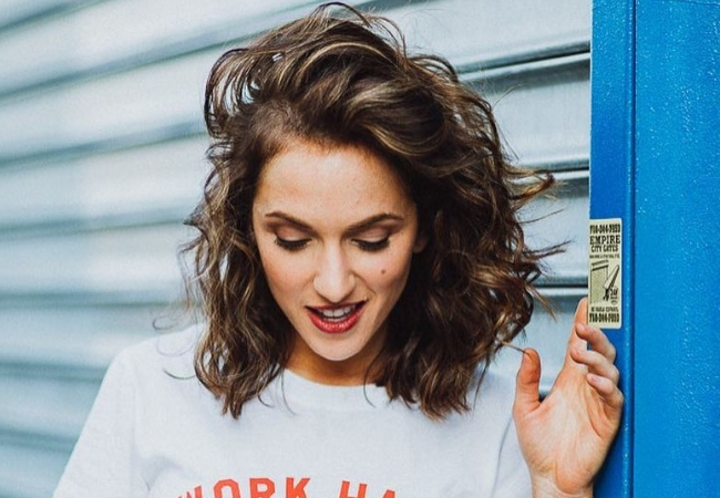 modelo cortes de cabelo medio cacheado