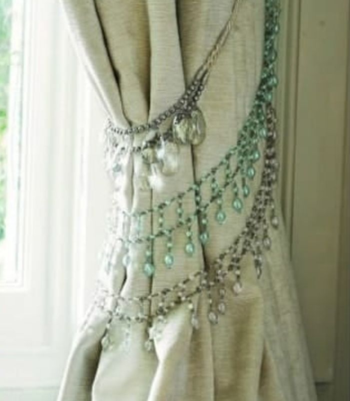 decoração simples cortina com bijus
