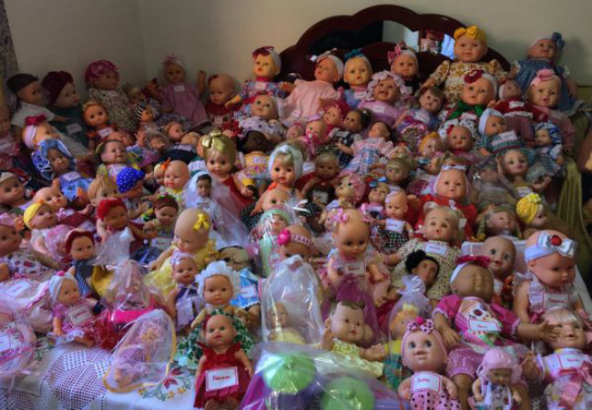 costureira reforma bonecas