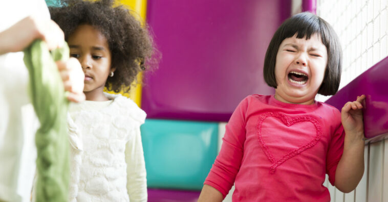 crianças teimosas e desobedientes provavelmente serão adultos ricos