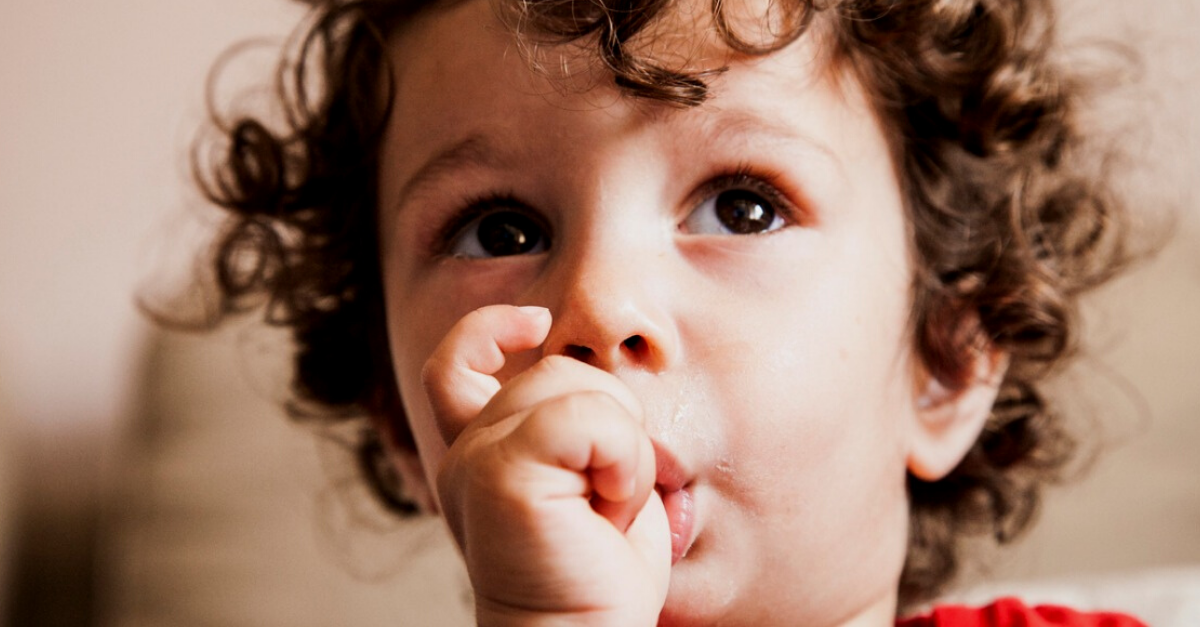 4 Dicas para ajudar o bebê a parar de chupar o dedo
