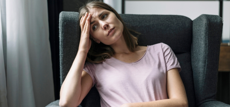 sintomas crise da meia idade feminina doenças