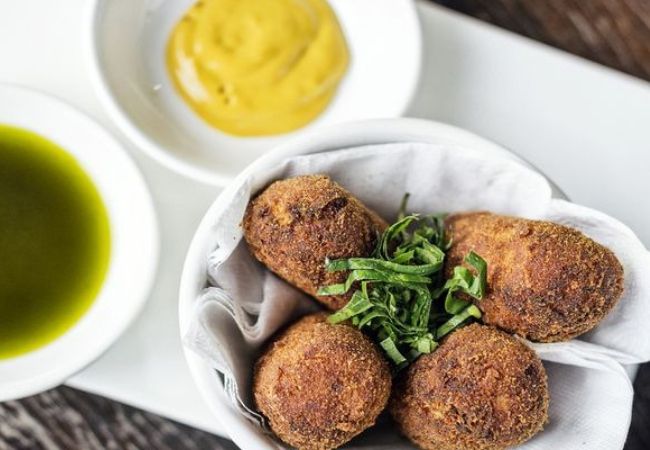 croquete de carne moída com parmesão 