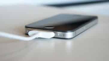 riscos carregar celular