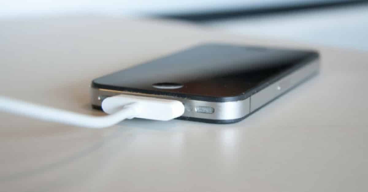 riscos carregar celular