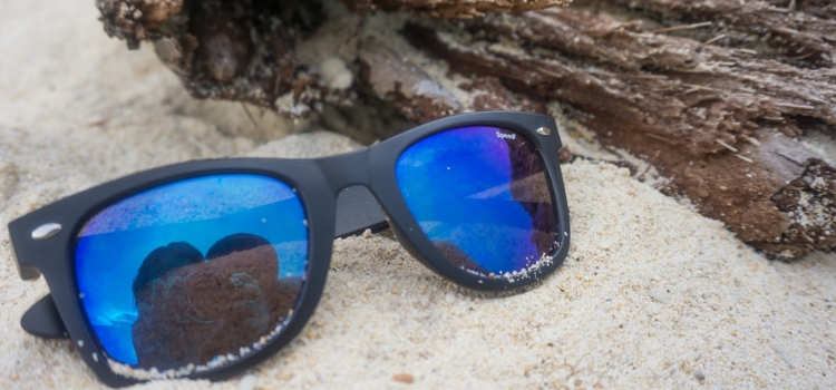 dicas de cuidados oculos de sol praia
