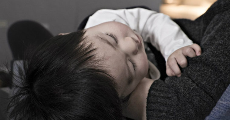 dar descongestionantes nasais aos filhos