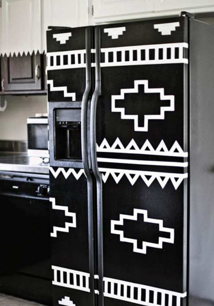 modelo decoração com fita isolante geladeira