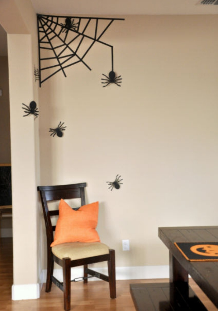 modelo decoração com fita isolante teia