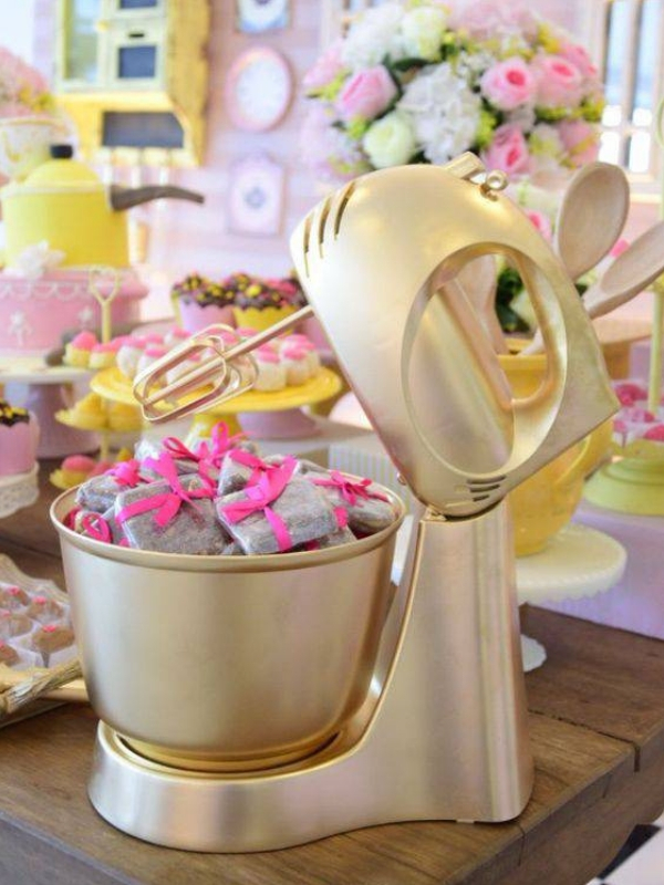 fazer decoração de chá de panela batedeira