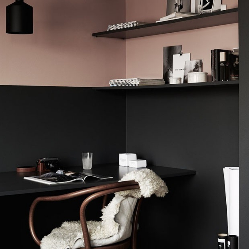 decoração de home office cinza e rosa