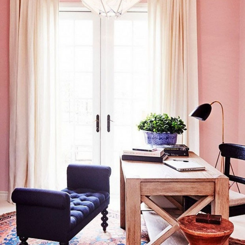decoração de home office rosa 