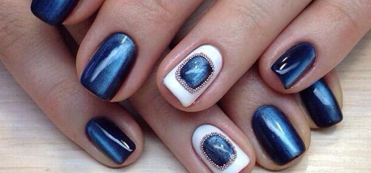 unhas decoradas azul mesclado com branco