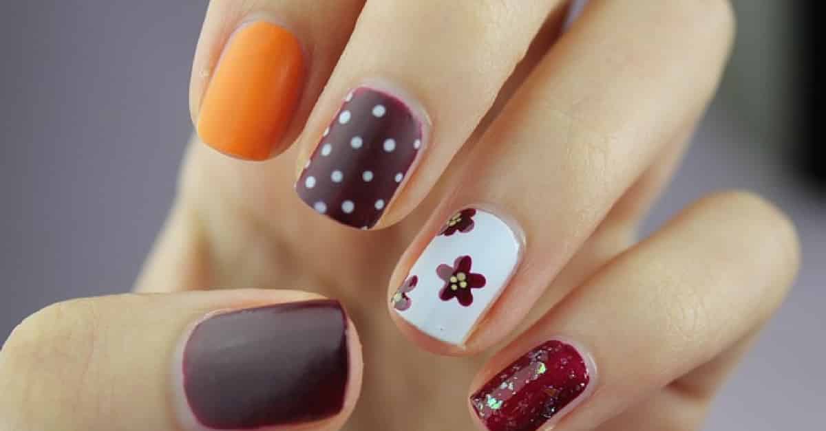 decorar as unhas com flores