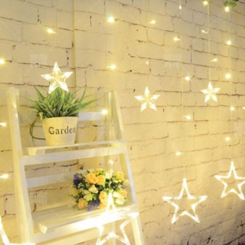 modelo decoração com cortina de led em estrelas
