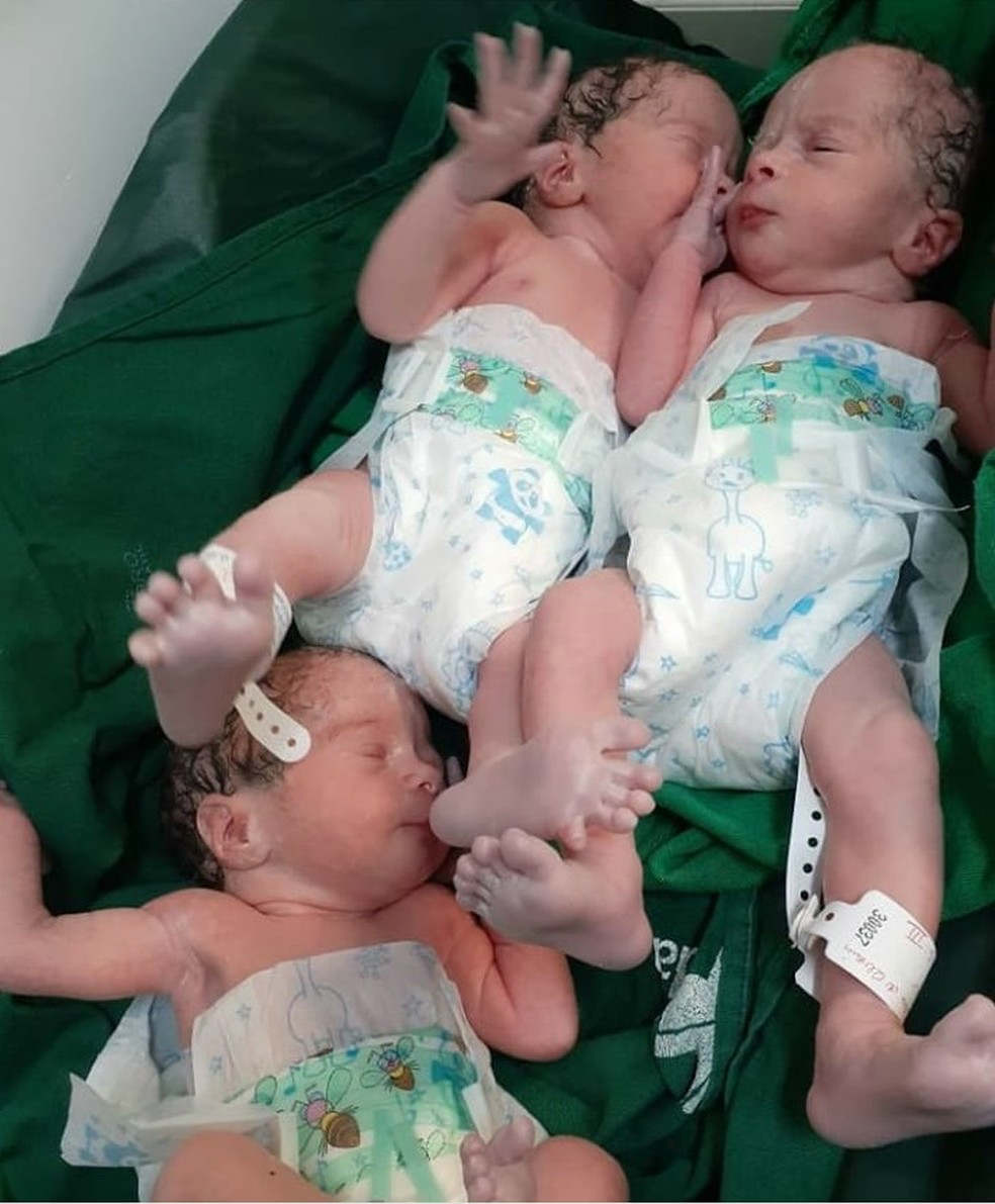 descobriu trigêmeas no parto