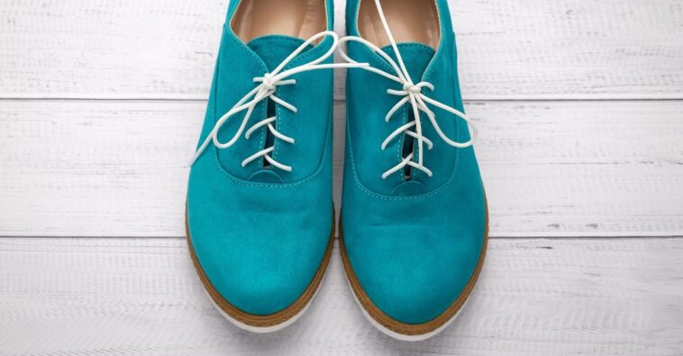 como limpar tênis de camurça