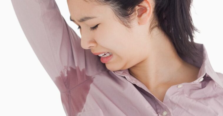 como tirar mau cheiro das axilas