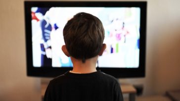 distância ideal entre a televisão e o sofá