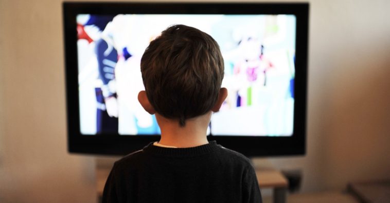 distância ideal entre a televisão e o sofá