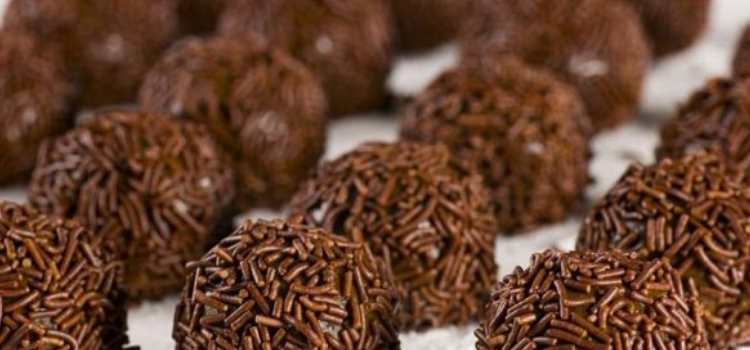 fazer doces para festa infantil brigadeiro