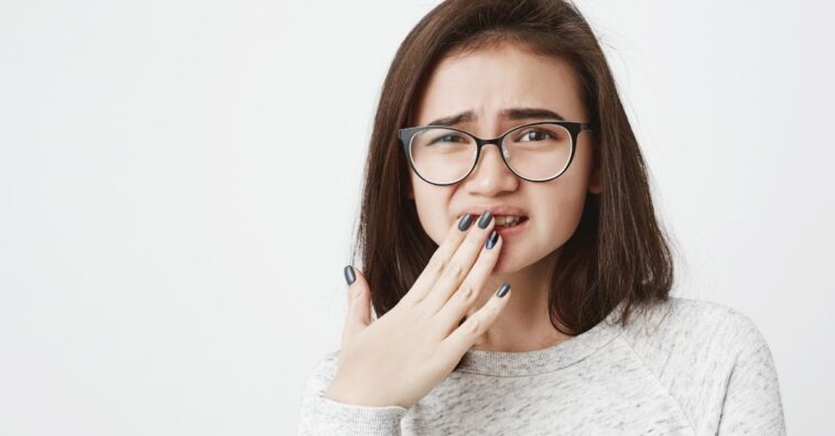 doenças que dão sintomas pela boca