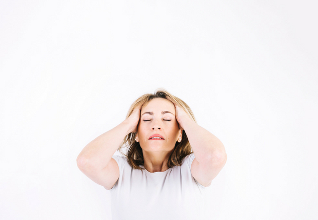 sintoma de dor de cabeça menopausa